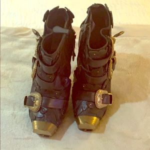 Alexander Mqueen RARE catwalk Stiletto Boots.
